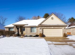 19079 Shay Ct, Livonia, MI 48152