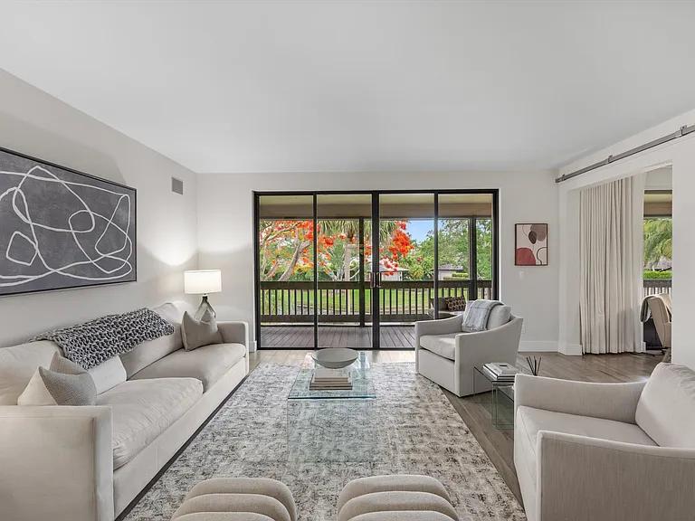 11818 Pebblewood Dr #201 — Photo 9