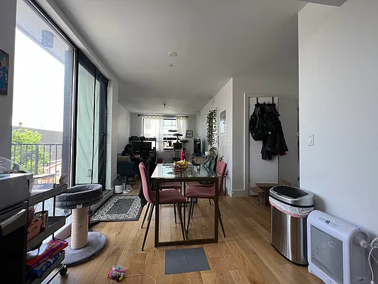 Rented by Rumah Realty Inc | media 9