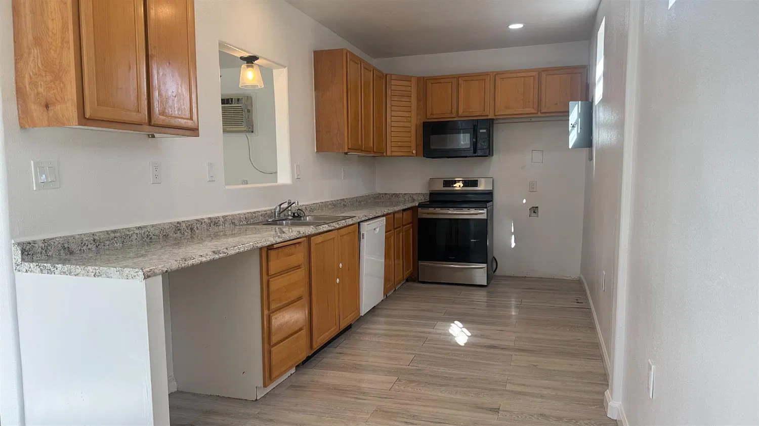 2 bed, 2130 sqft, $1,400 — Photo 2