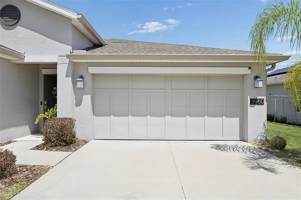 4 bed, 2.0 bath, 1950 sqft, $2,500 — Photo 2