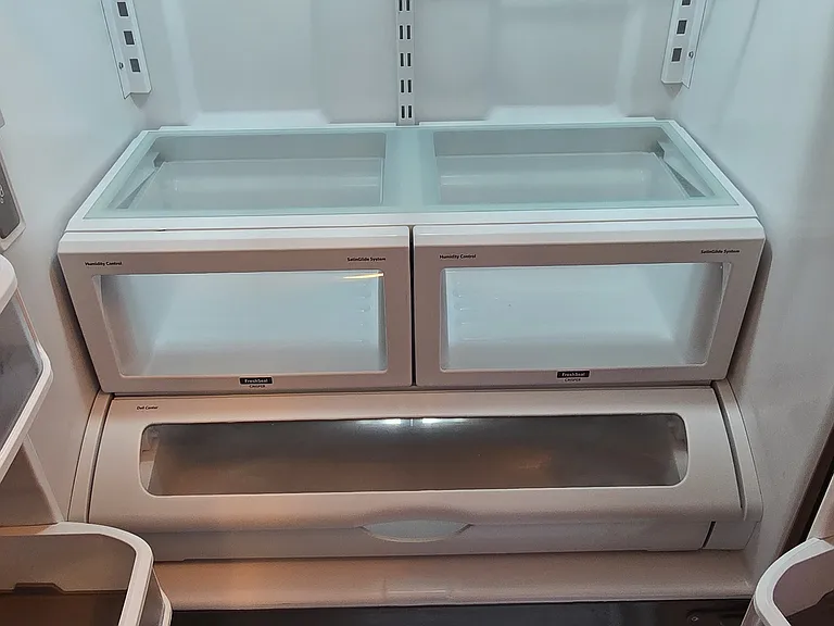 New stainless Refrigerator with filtered water, freezer and icemaker.
