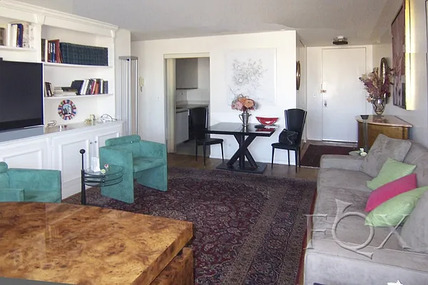 Sold by Fox Residential Group | media 11