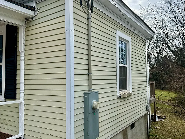 818 Noble Ave — Photo 2