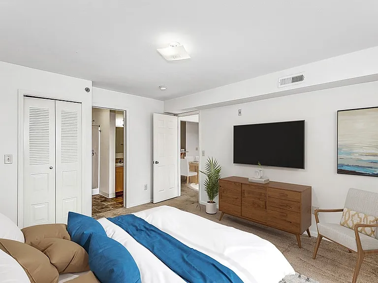 Hunters Pond Apartment Homes — Photo 6