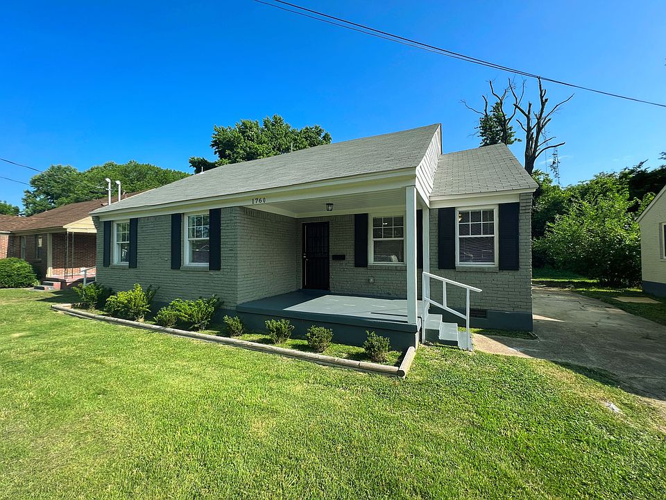 huge front porch with a professionally landscaped yard!