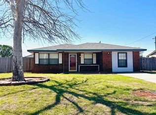 212 Cherokee St, Geronimo, OK 73543