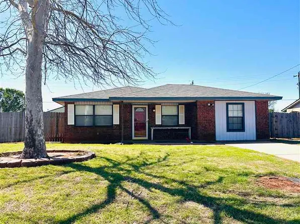 212 Cherokee St, Geronimo, OK 73543