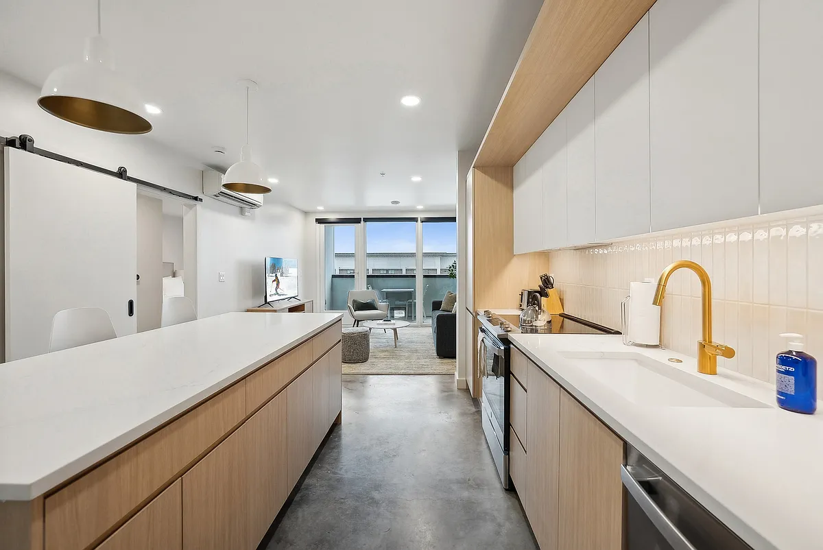Building Photo - Brix