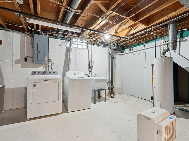 3205 Braddock St — Photo 31