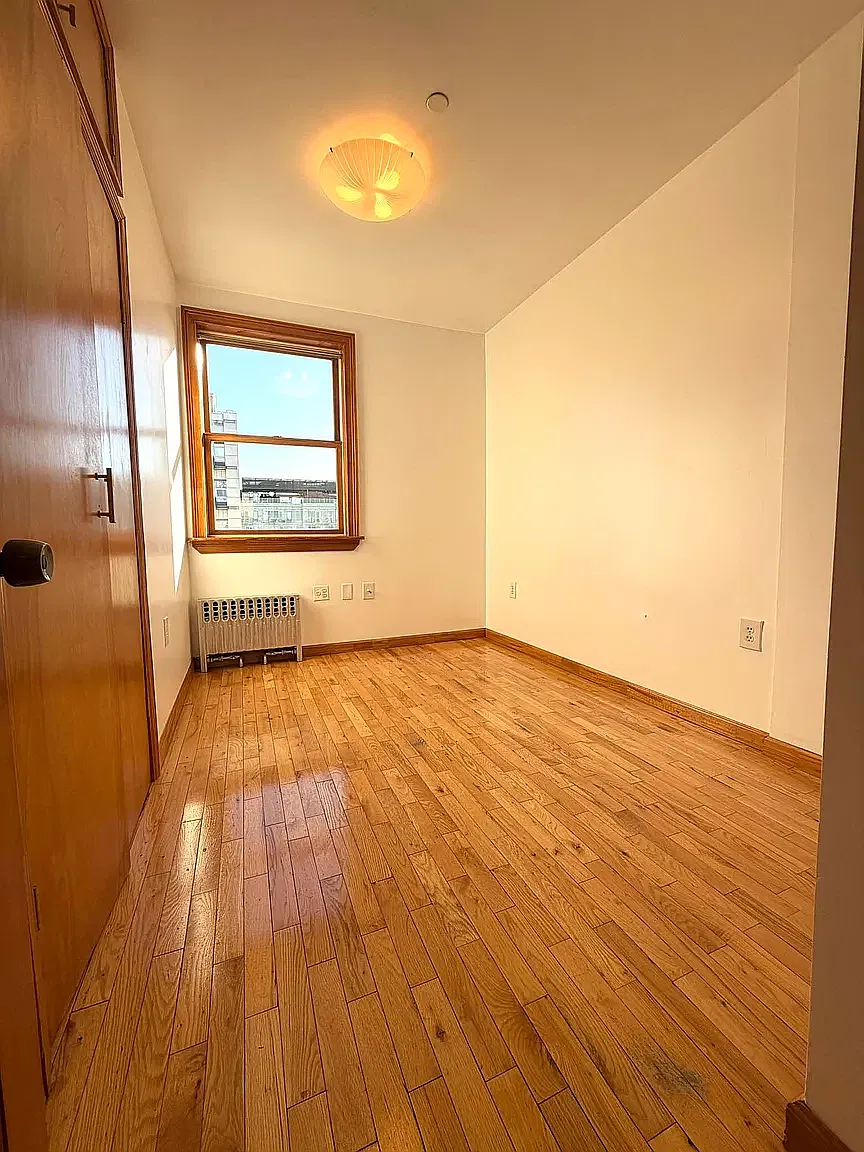 722 Leonard Street — Photo 3