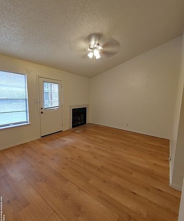 4th image of 8712 Welles Hbr