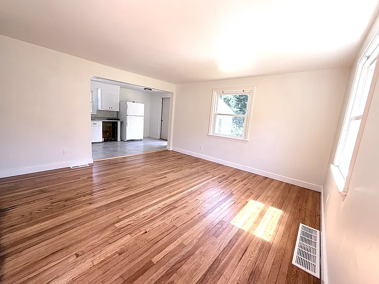 58 Barton Cir — Photo 3
