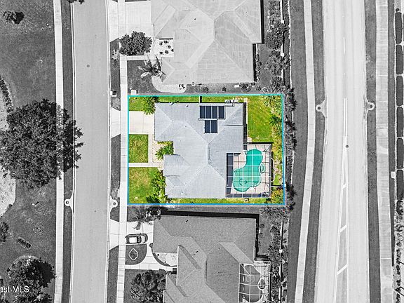 2nd image of 1822 Surrey Ct