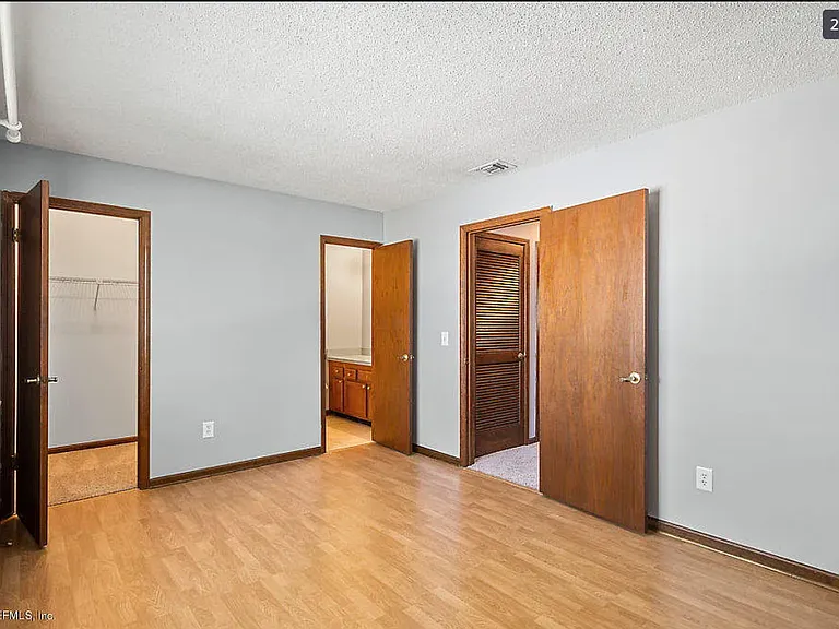 11211 Windtree Dr E — Photo 18