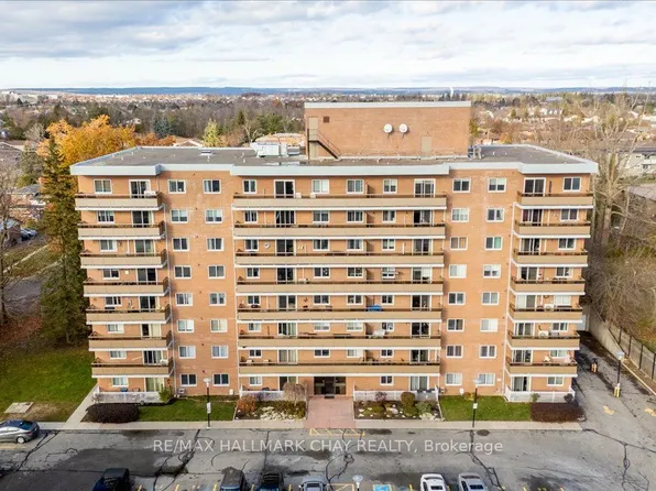 414 Blake St #706, Barrie, ON L4M 5J7