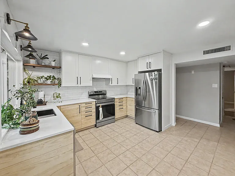 2910 Sweet Gum St — Photo 8