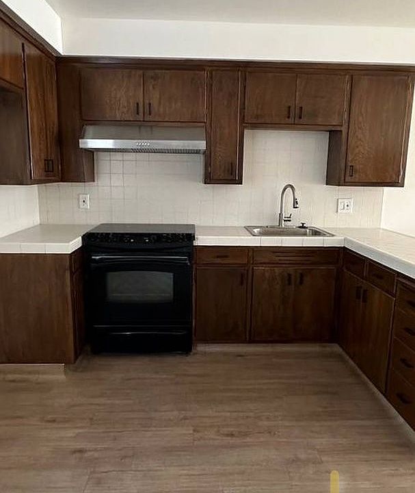Land Park Manor Apartment Rentals Sacramento, CA Zillow