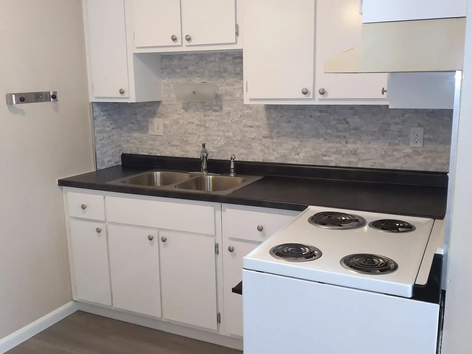 6489 Sandy Ln — Photo 2