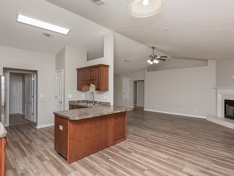 8770 Kennedy Dr — Photo 5