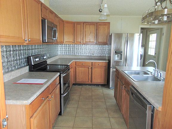 5th image of 23209 Sussex Dr