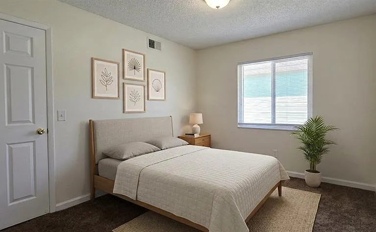 2820 Dupont St S #201 — Photo 11