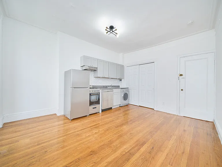 430 E 66th St #20 — Photo 5