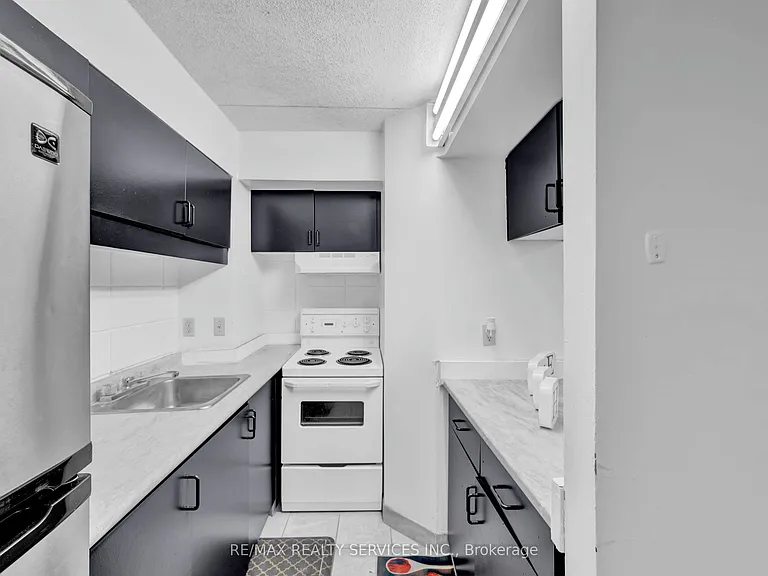 30 Hickory St E #103 — Photo 10