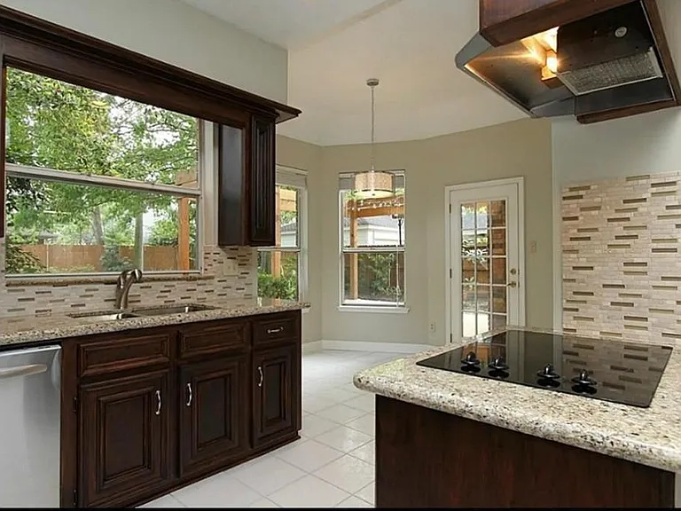 23035 Lanham Dr — Photo 5