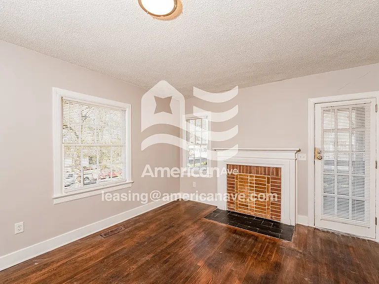 1086417_006_living_room_14204179.jpg