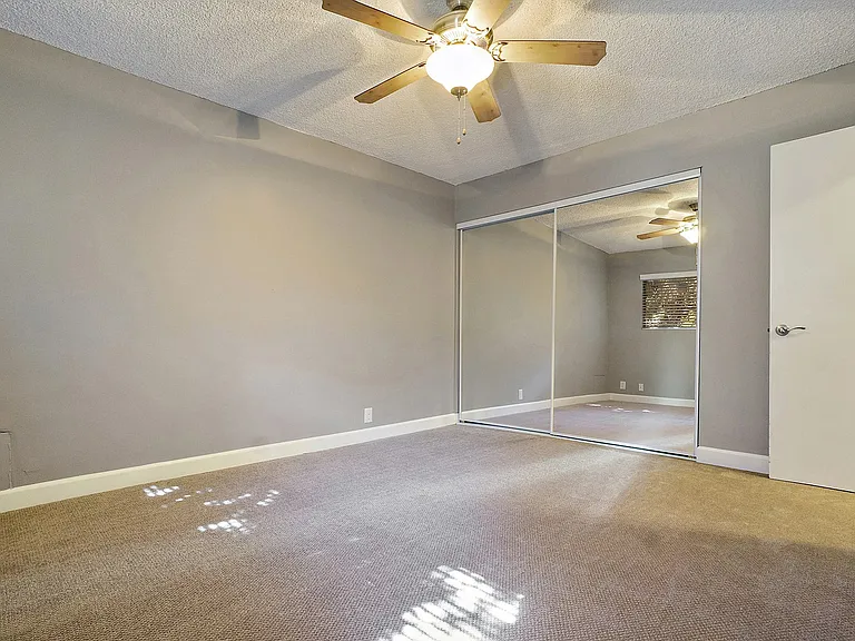 5112 Laurel Cyn Apartments — Photo 24