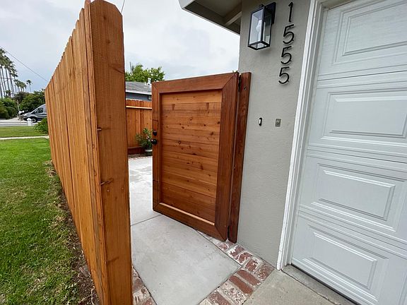Private courtyard entry!