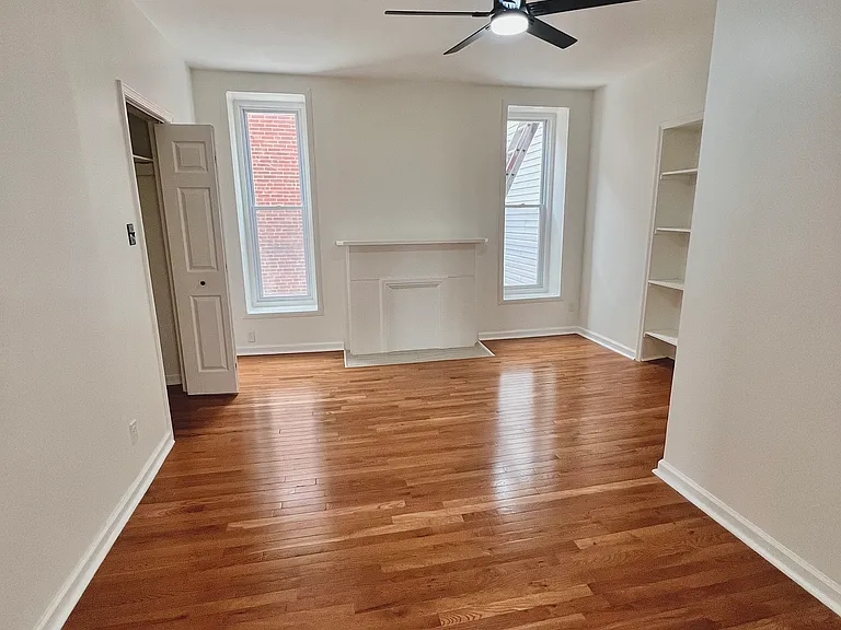 2852-2854 Lafayette Ave — Photo 8