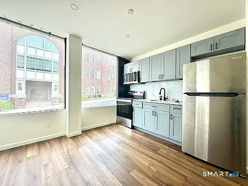 61 Field St #101