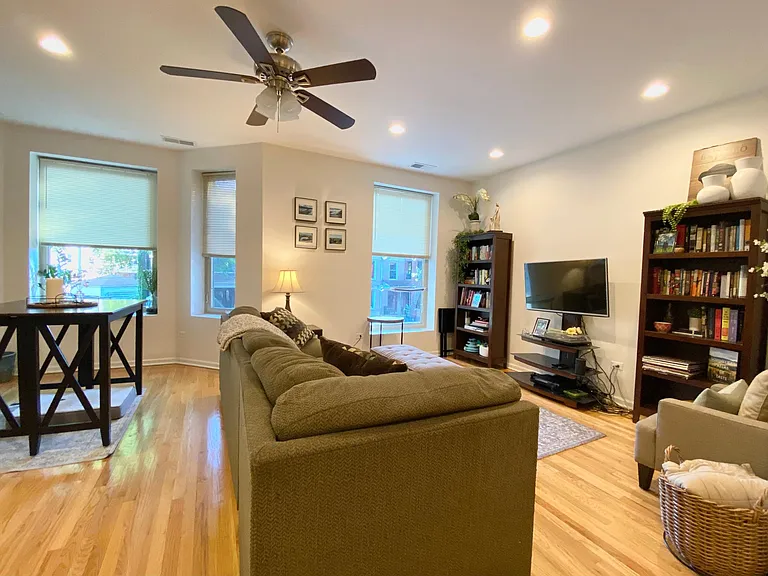 2429 N Albany Ave #2 — Photo 10