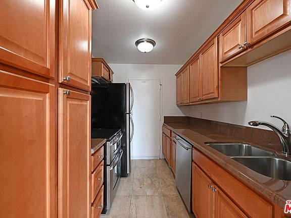 5th image of 100 S Doheny Dr APT 424