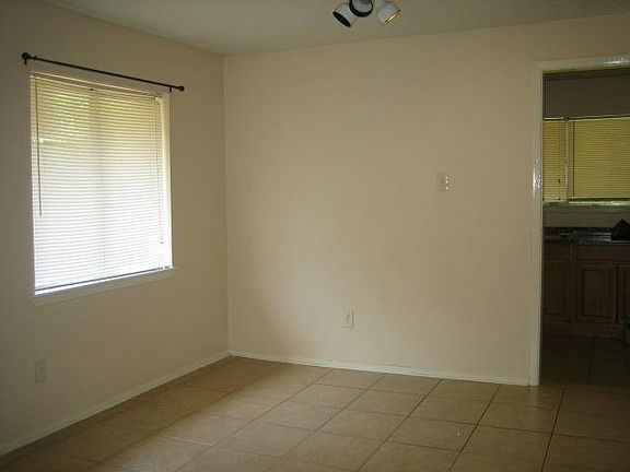 3rd image of 9411 Crooked Wood Ln