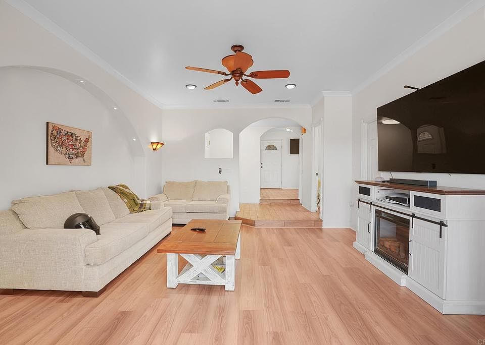 1st image of 2760 Menlo Ave