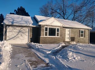 912 Pearl St, Yankton, SD 57078