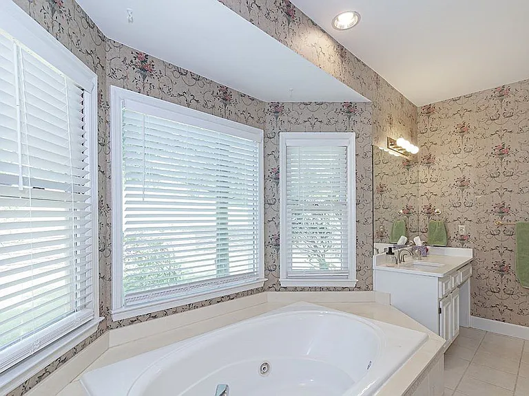 7 Bridgecreek Ct — Photo 42