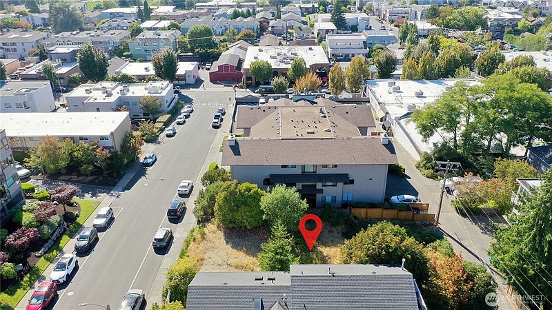 4th image of 527 Maple Street