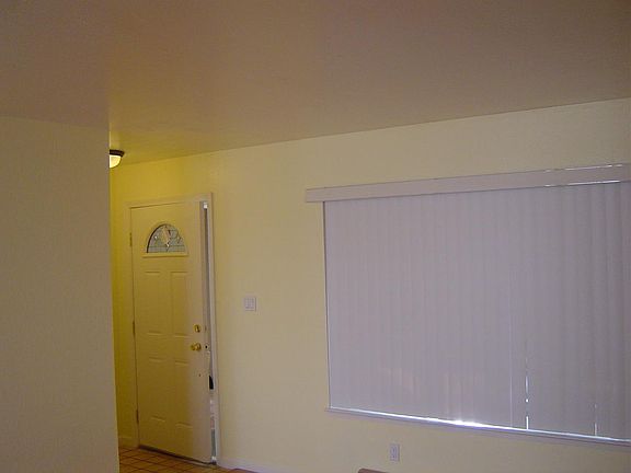 3rd image of 1559 Brookvale Dr APT 2