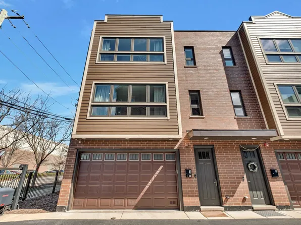 2957 W Cornelia Ave Unit 1, Chicago, IL 60618