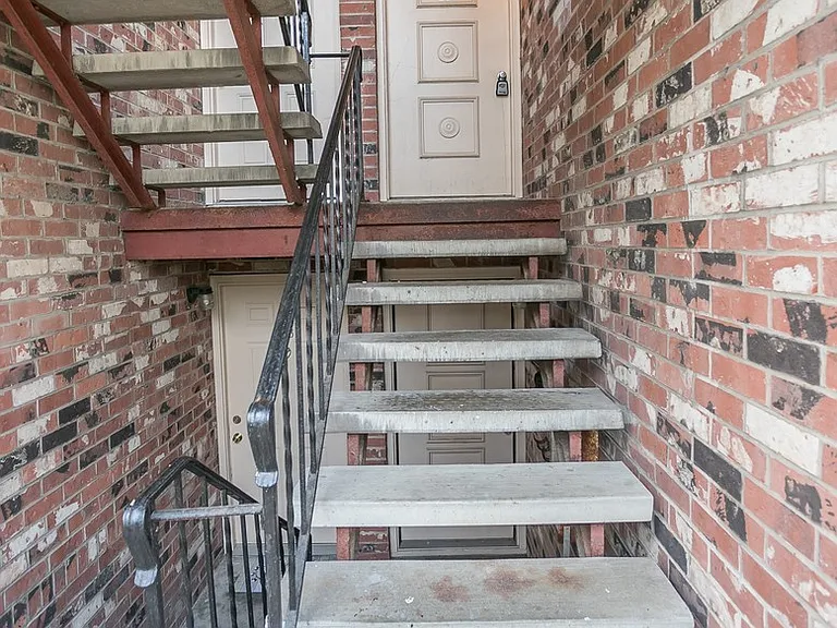 545 E Erie Ave — Photo 16