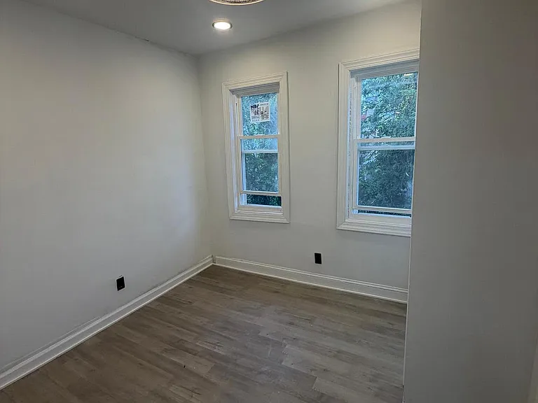 2409 W Harold St — Photo 12