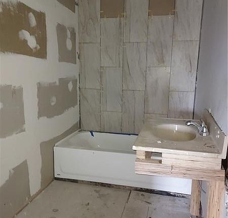 5th image of 932 Vankirk St