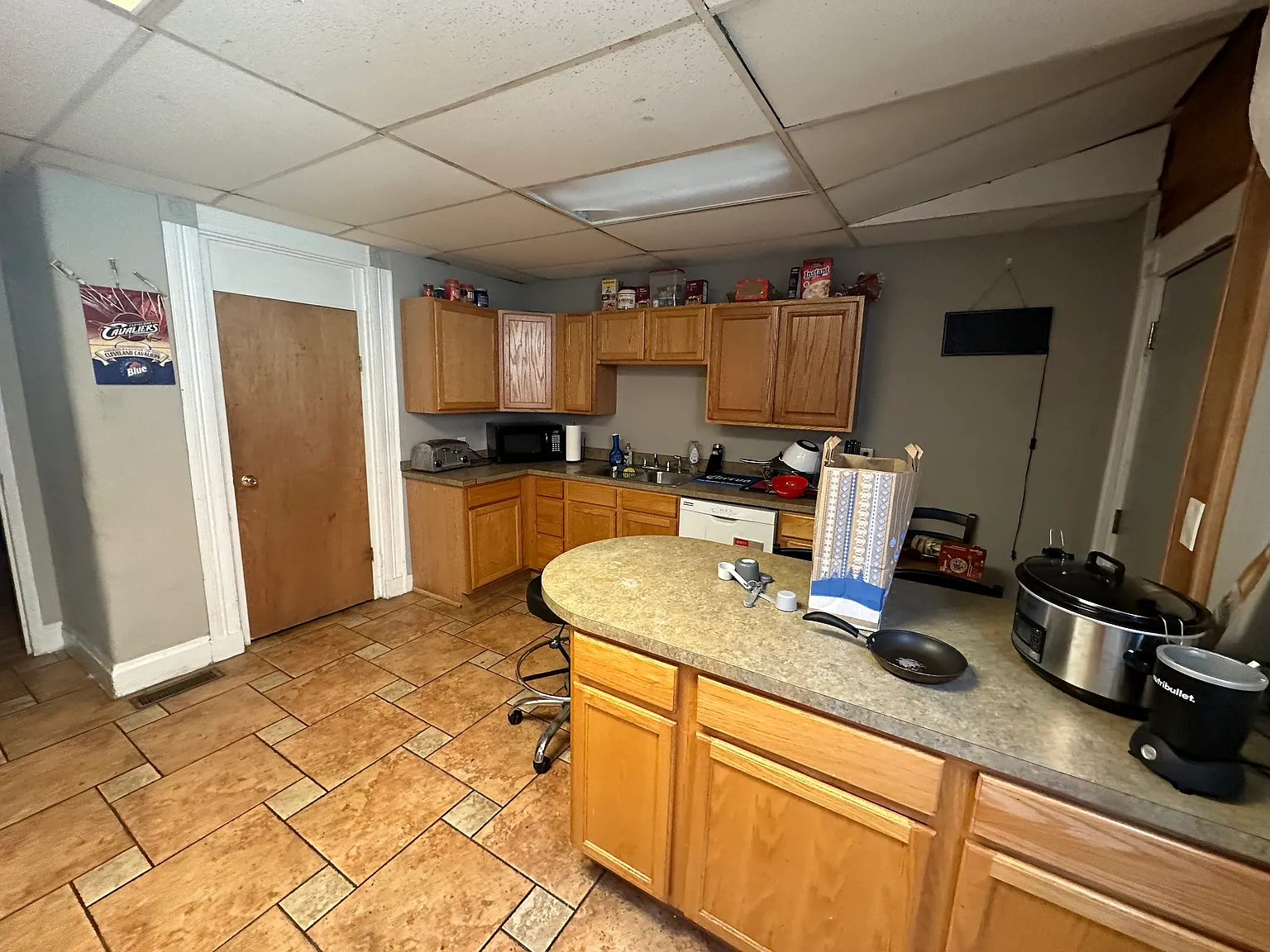 5 bed, 2.5 bath, 2301 sqft, $3,495 — Photo 4