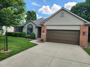207 Glenmoor Dr, Fort Wayne, IN 46804