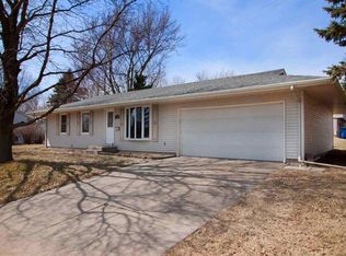 3220 18th St, Bettendorf, IA 52722