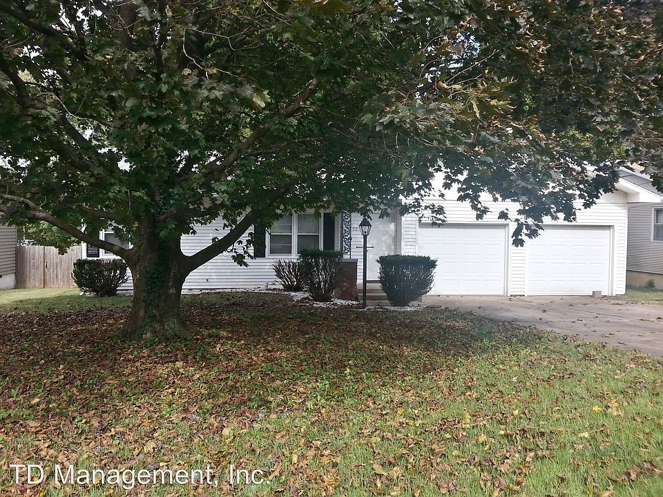 2nd image of 921 E Sayer St